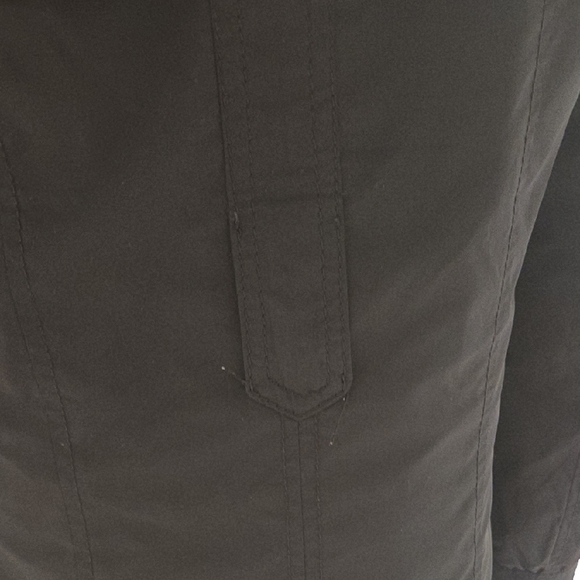 Chic Black Fur-Trimmed Trench Coat - Picture 9 of 14